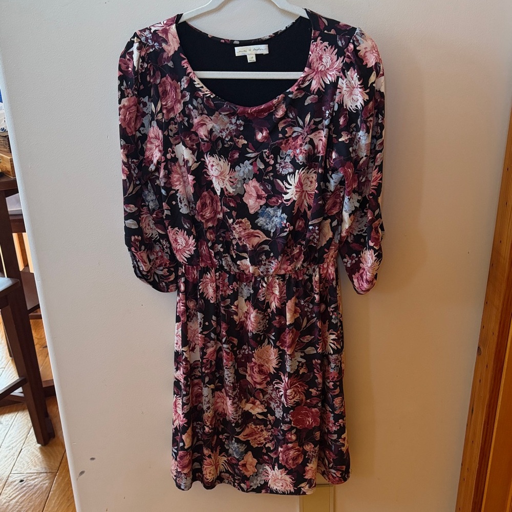 Floral Scoop Neck Women’s Dress in Black and Pink